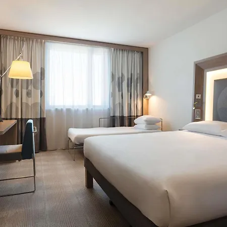Hotel Novotel Paris Stade Basilique 4*