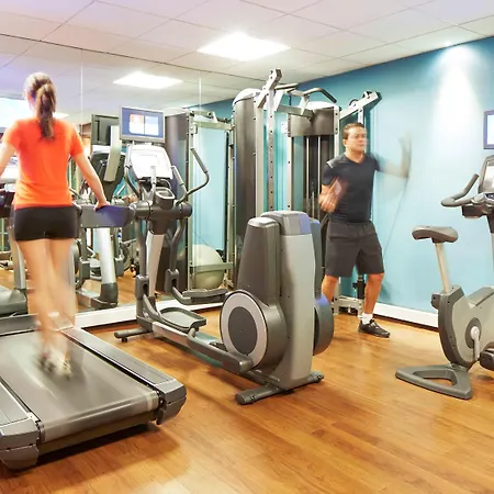 Hotel Novotel Paris Stade Basilique 4*