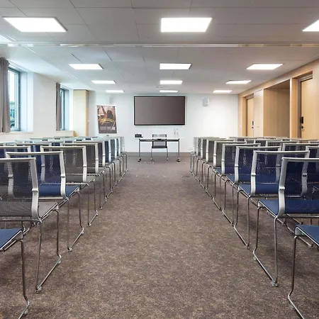 Hotel Novotel Paris Stade Basilique 4*