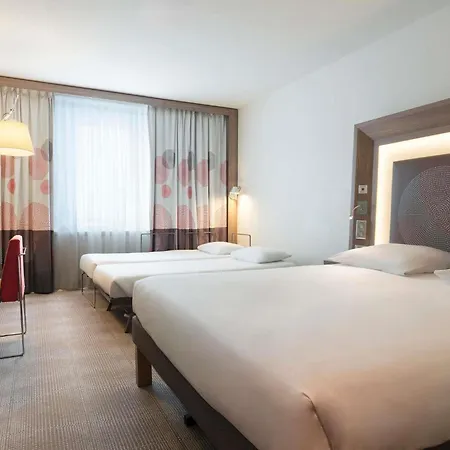 Hotel Novotel Paris Stade Basilique 4*