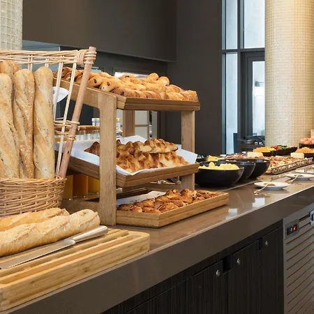 Novotel Paris Stade Basilique 호텔 4*