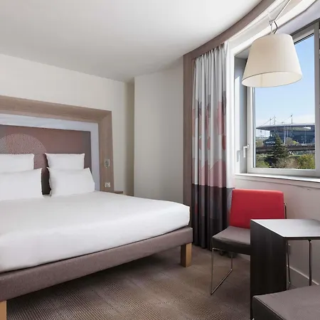 Novotel Paris Stade Basilique Otel 4*