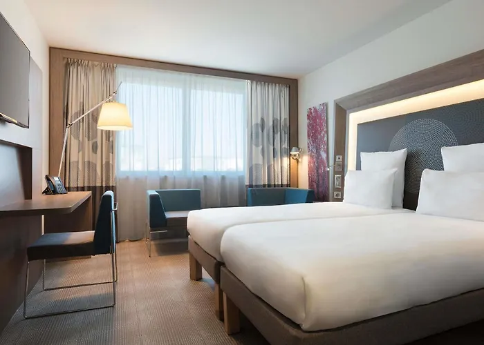 Novotel Paris Stade De France Basilique Szálloda